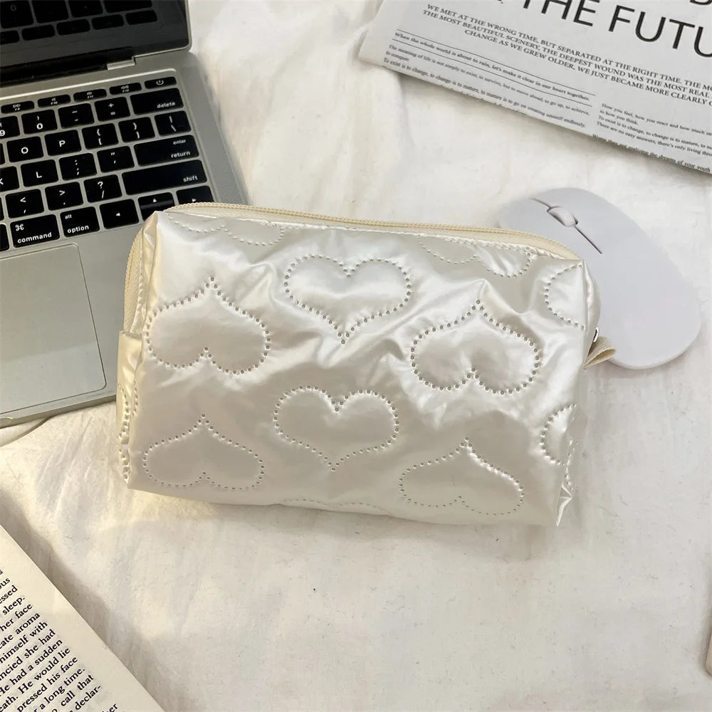 Trousse matelassée élégante – légère et pensée pour une organisation quotidienne optimale.