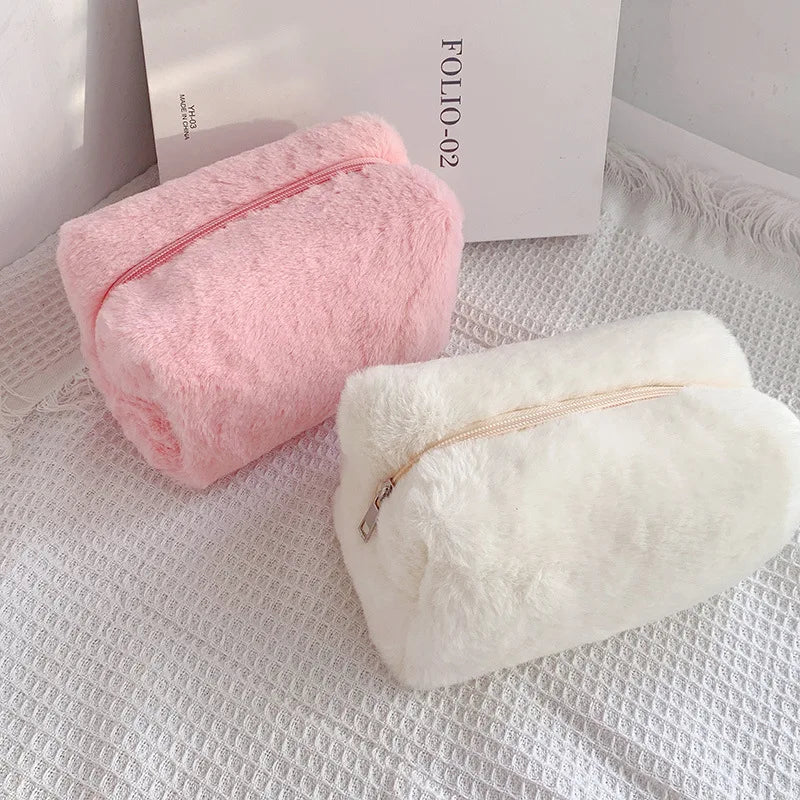 Trousse de toilette femme fourrure légère