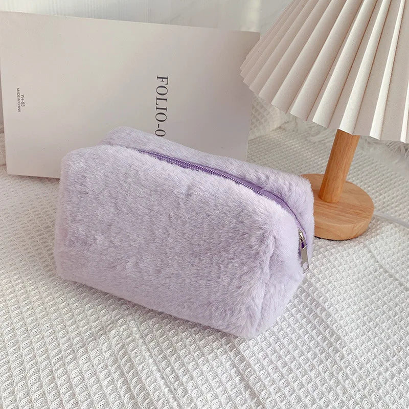 Trousse de toilette femme fourrure légère