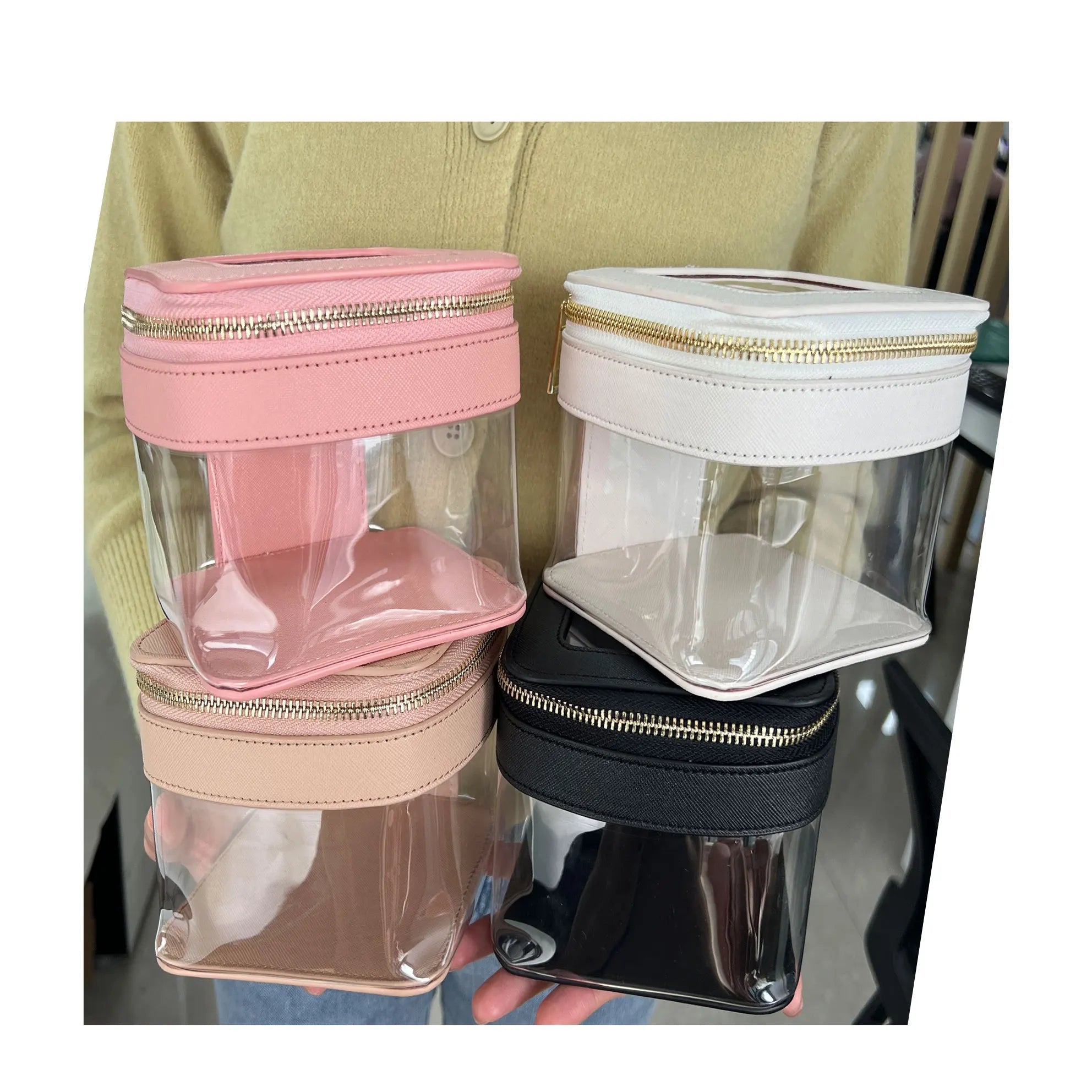 Trousse de toilette transparente carrée