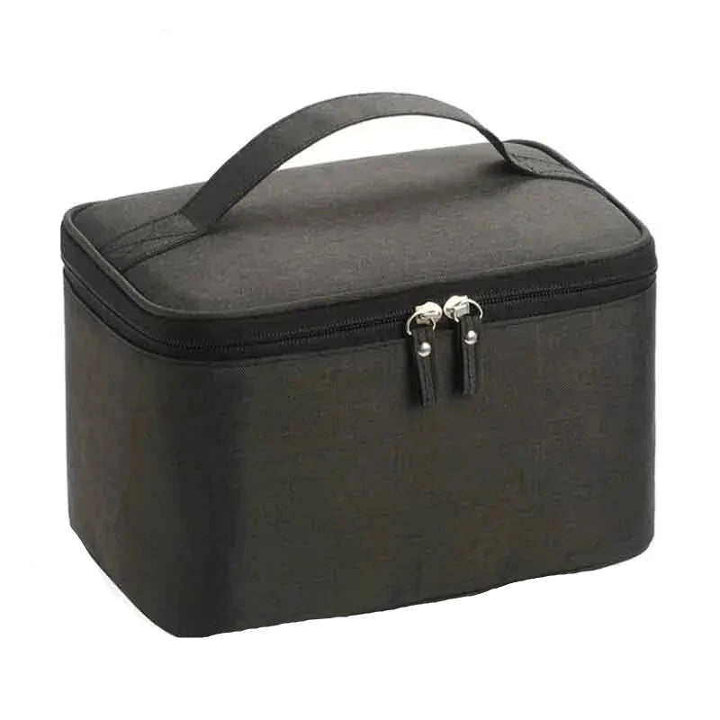 Trousse de toilette homme de voyage – format pratique et matériaux résistants.