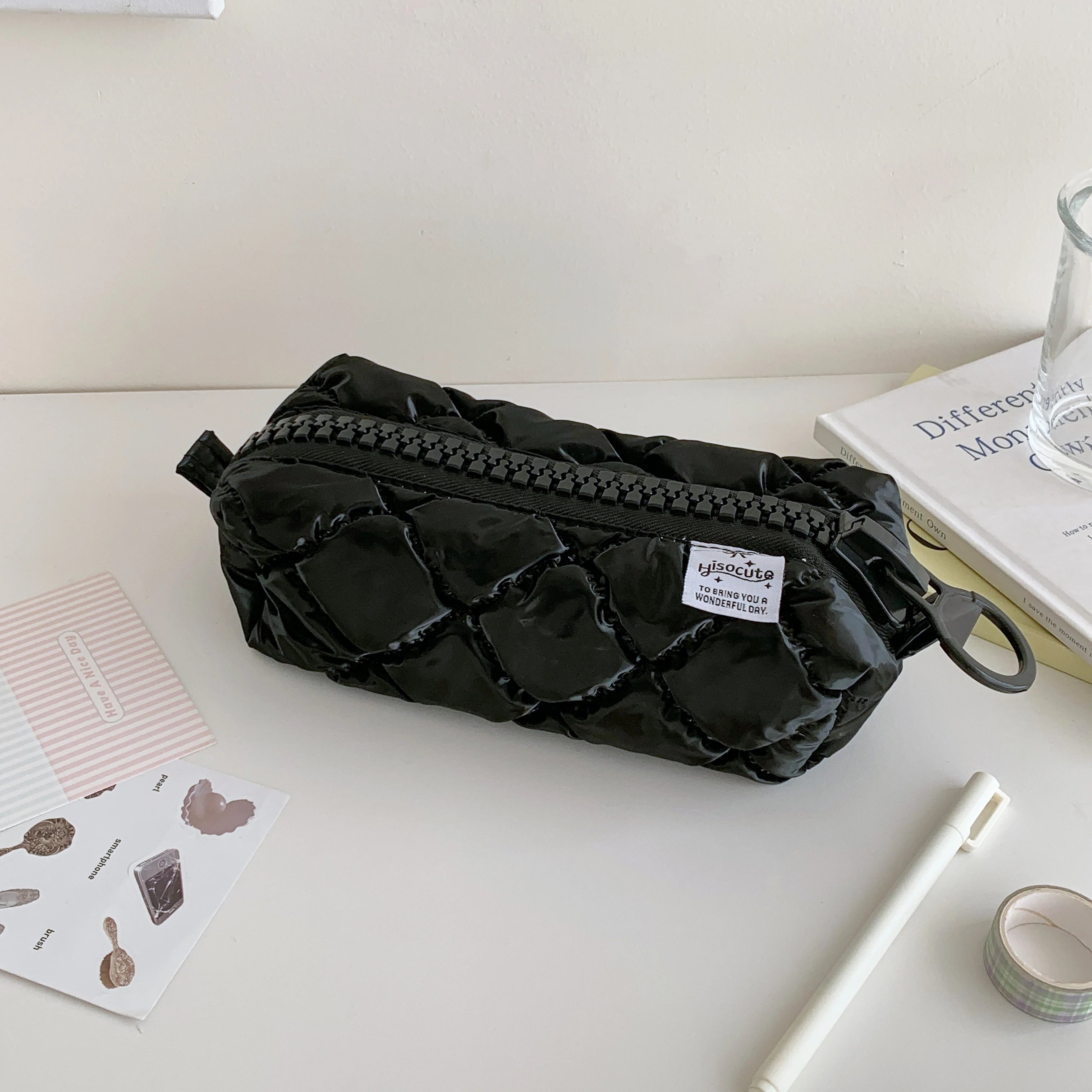 Trousse de toilette femme en tissu matelassé, pratique et élégante pour le quotidien ou les voyages