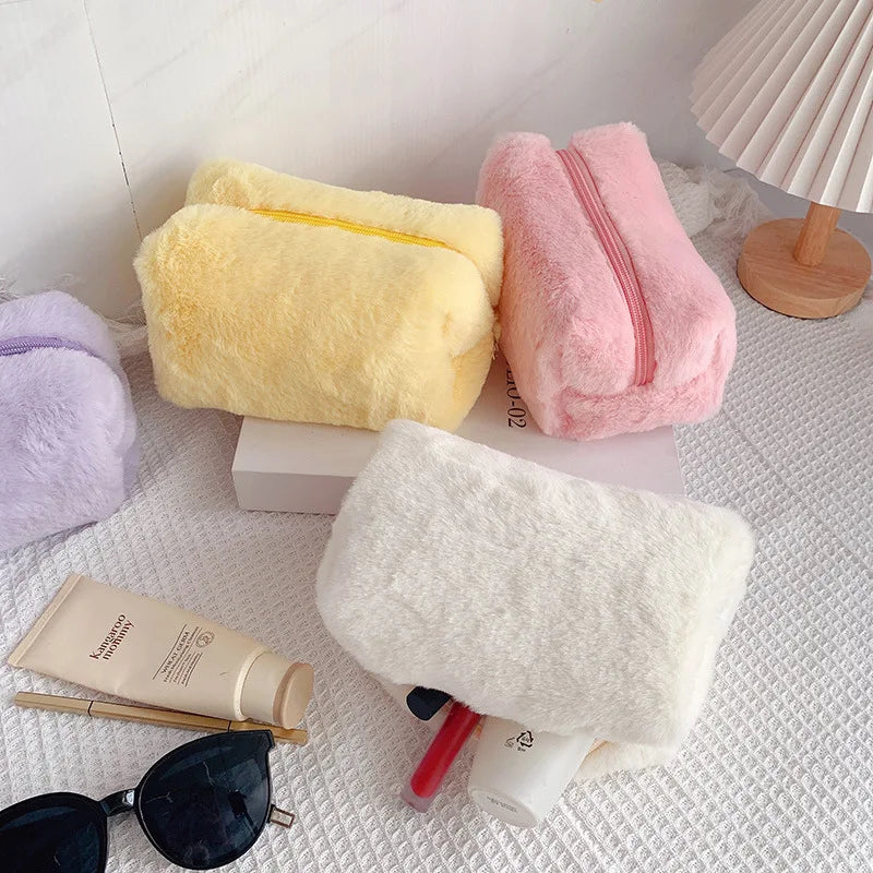 Trousse de toilette femme fourrure légère