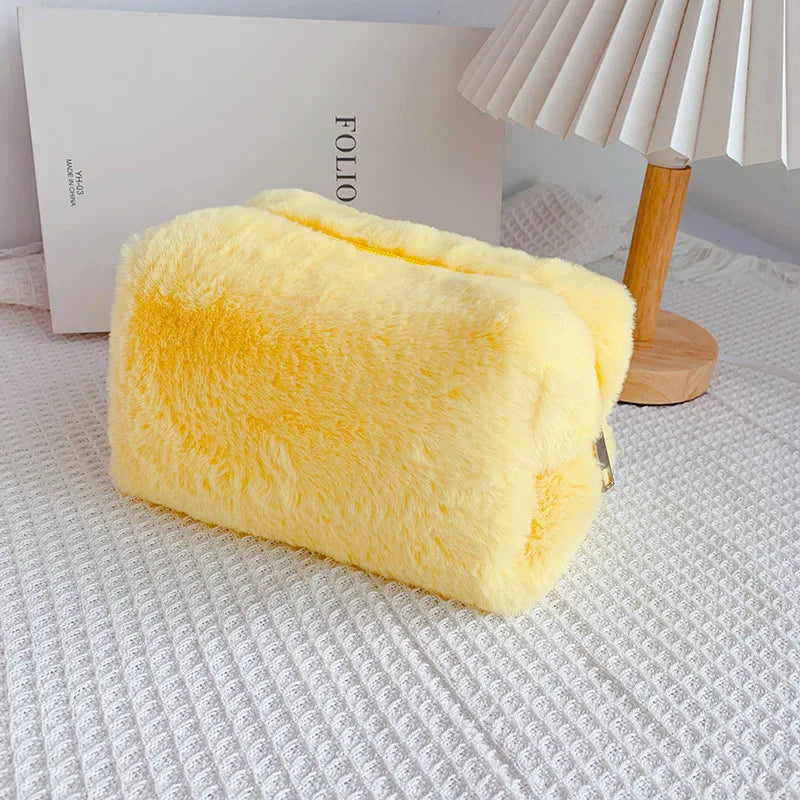 Trousse de toilette femme fourrure légère