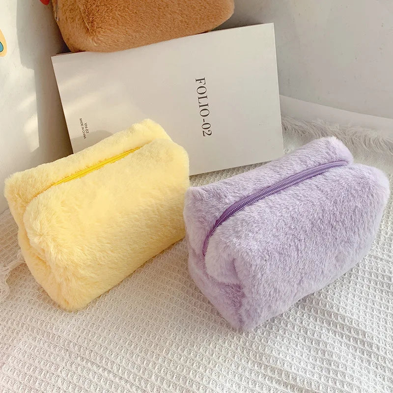 Trousse de toilette femme fourrure légère