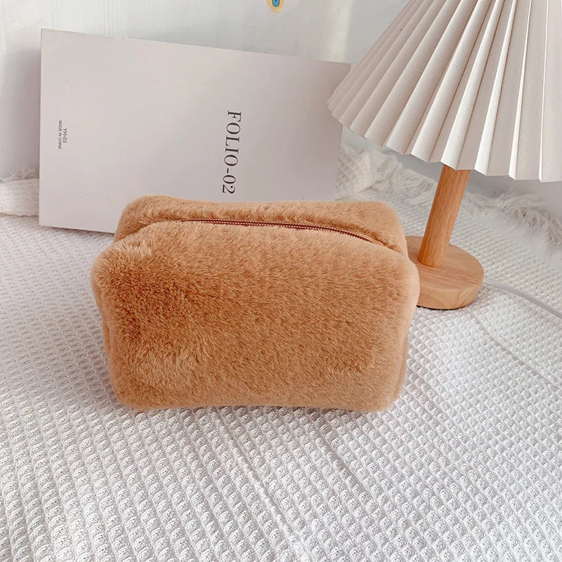 Trousse de toilette femme fourrure légère