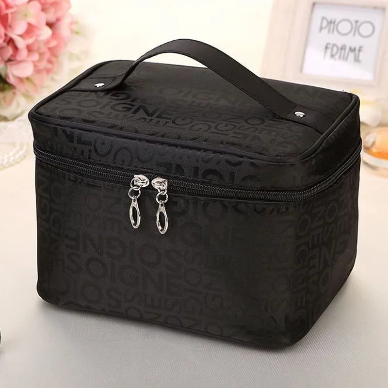Trousse de toilette femme – Vanity en nylon léger et stylé, format carré