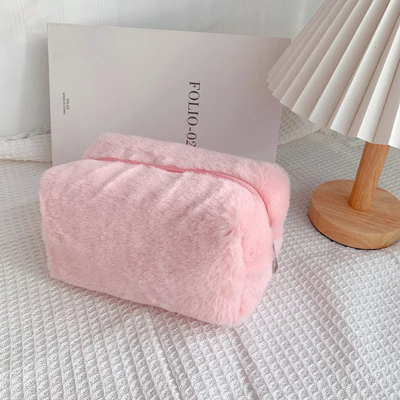 Trousse de toilette femme fourrure légère