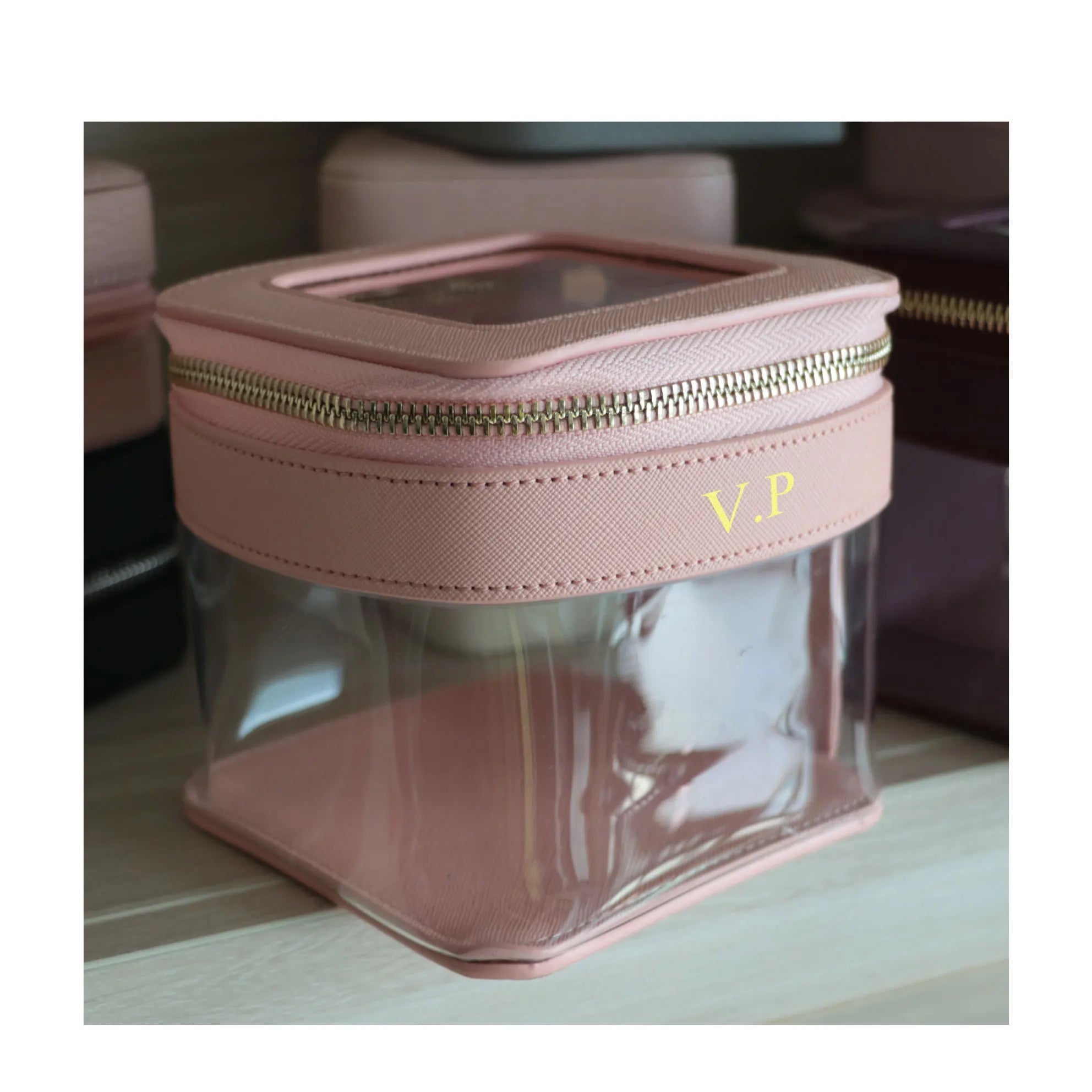 Trousse de toilette transparente carrée