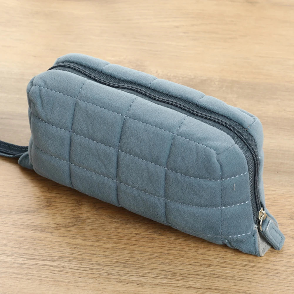 Trousse de toilette coton compacte – Look peluche chic