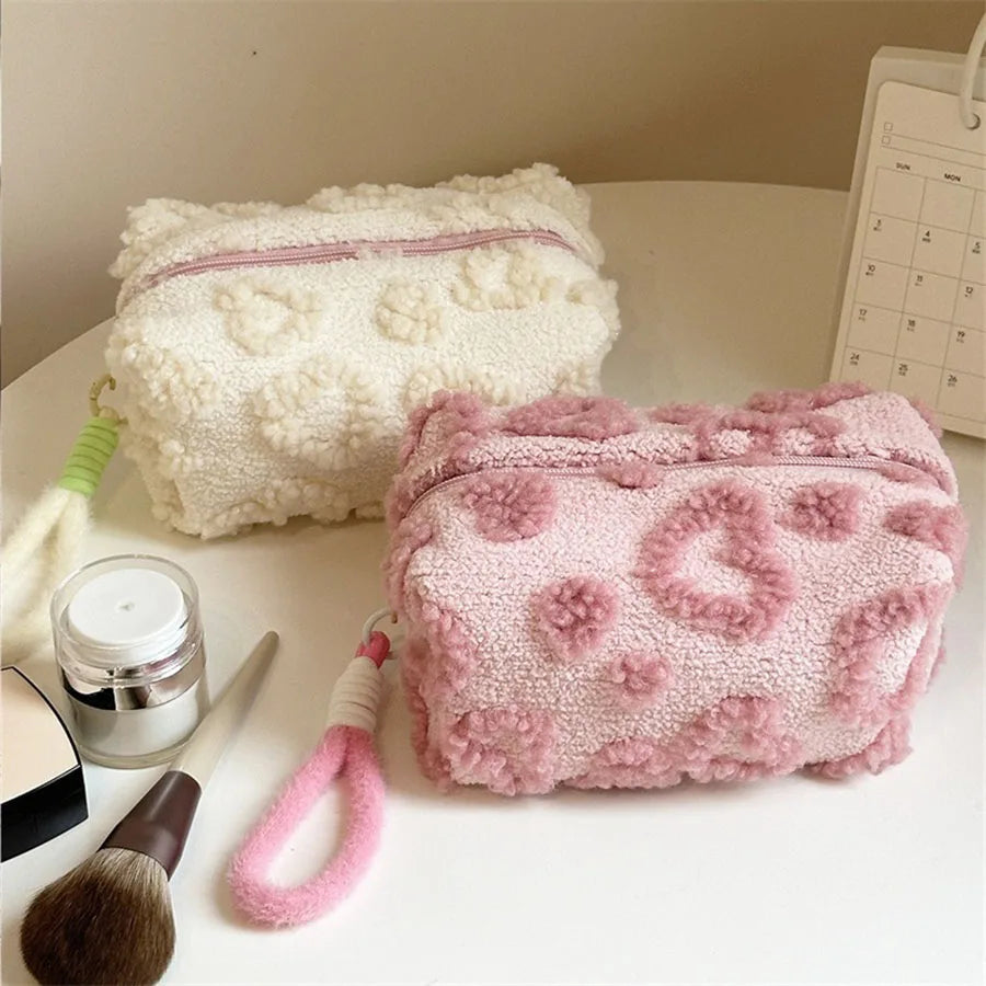 Trousse de toilette matelassée – Douceur, capacité & design peluche pour femme