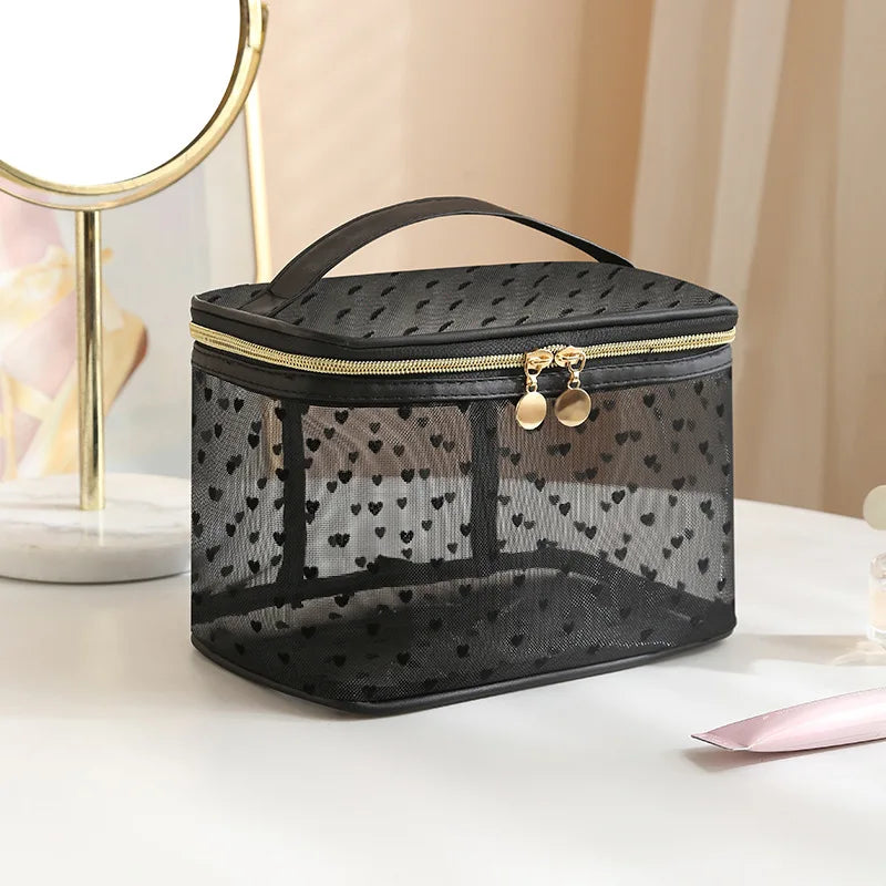 Trousse transparente femme en mesh, légère, respirante et élégante pour tous les voyages